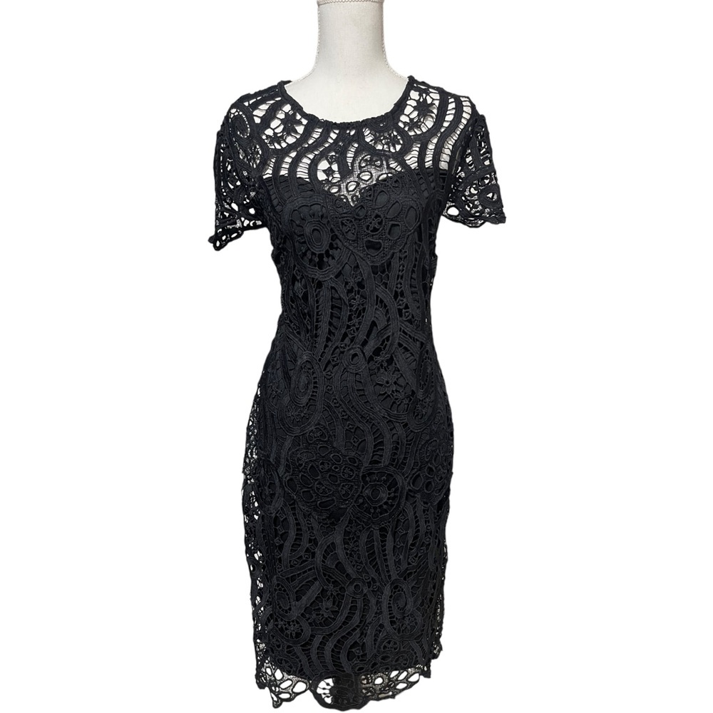 Keyhole back vintage 1980s lace formal